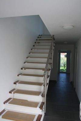 Flur mit Treppe zum DG
