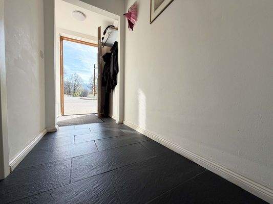 EG EIngang: Herzlich willkommen - der vordere Eingang an der Starzacher Straße