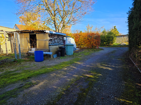 hintere Zufahrt Haus im Außenbereich.png