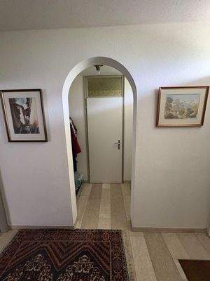 Blick auf Garderobe u.Toilette