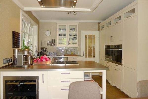 exklusiv ausgestattete Küche