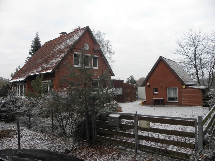 Einfamilienhaus mit 5 Zimmer, Bad, Küche, WC, Vollkeller und Wintergarten