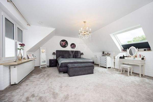 Elternschlafzimmer mit Einbauschränken