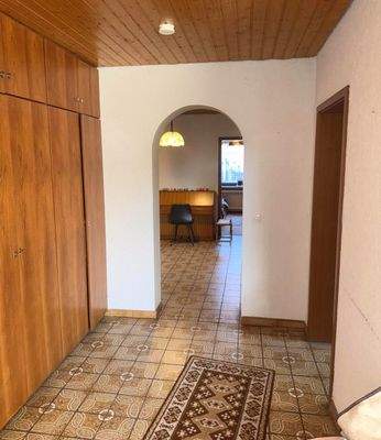 EG_Flur mit Einbauschrank.JPG