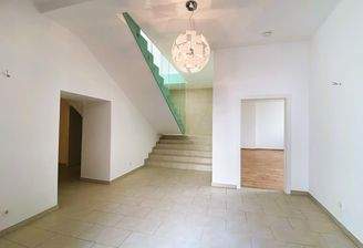 2 Foyer