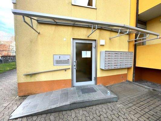 Eingangsbereich und Briefkastenanlage