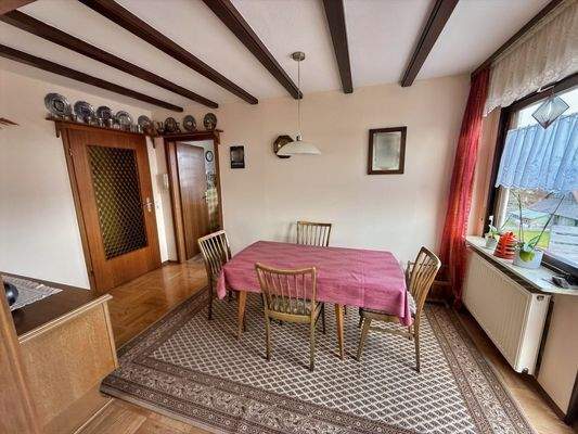 Esszimmer mit Zugang Küche