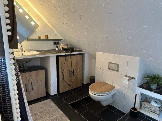 Nebenhaus Bad DG (2)