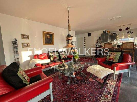 Wohnzimmer mit Blick in Richtung Küche