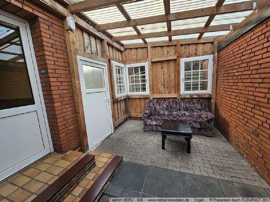 überdachte Terrasse - Zwischengang