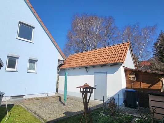 Garage vom Garten aus
