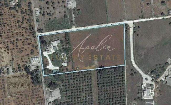 Ostuni – herrliches Areal mit Trulli und Pool