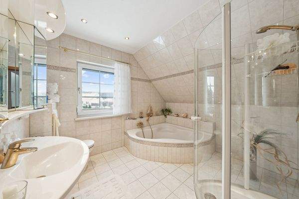 Badezimmer Obergeschoss "Damenbad"