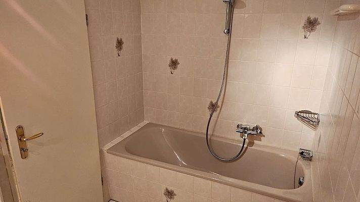 Badezimmer mit Wanne