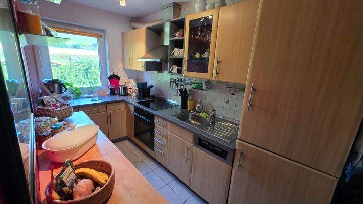 Küche mit Einbauküche