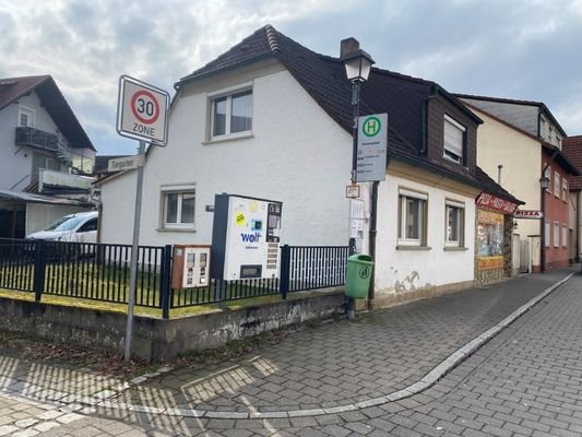 Bushaltestelle direkt vor dem Haus