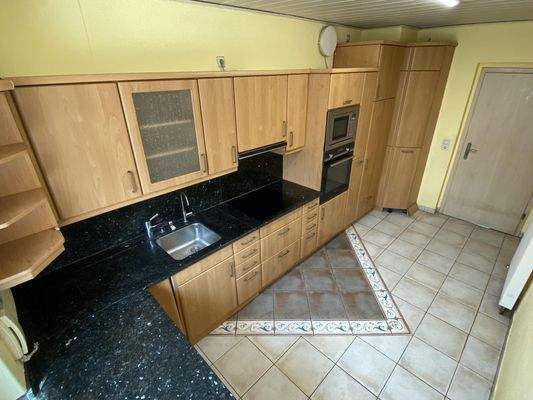 Die Einbauküche kann übernommen werden.