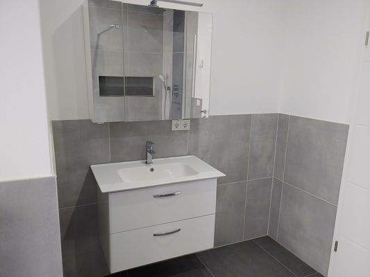 Waschtisch mit Unter- Spiegelschrank