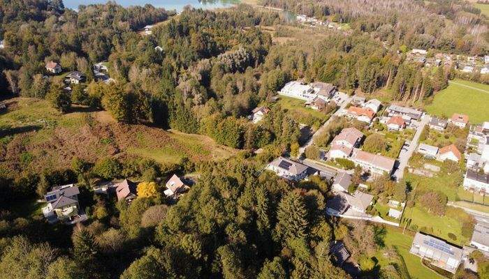 Luftbild vom Grundstück in Richtung Wörthersee