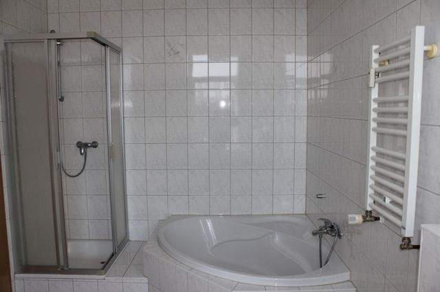 ++ großzügige 2 Zimmer-Wohnung , Balkon, Eckbadewanne EBK ++ - Foto 2