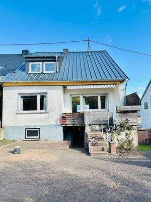 Mit Balkon und großer Terrasse