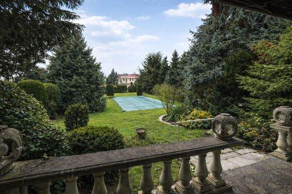 Blick von Terrasse zum Garten