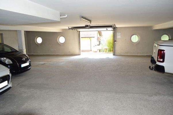 2 Pkw-Stellplätze in der Tiefgarage.JPG