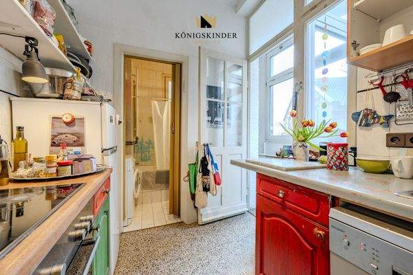 Küche mit Zugang Bad / Loggia