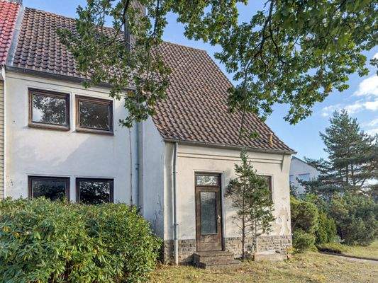 Frontansicht - Nebeneingang