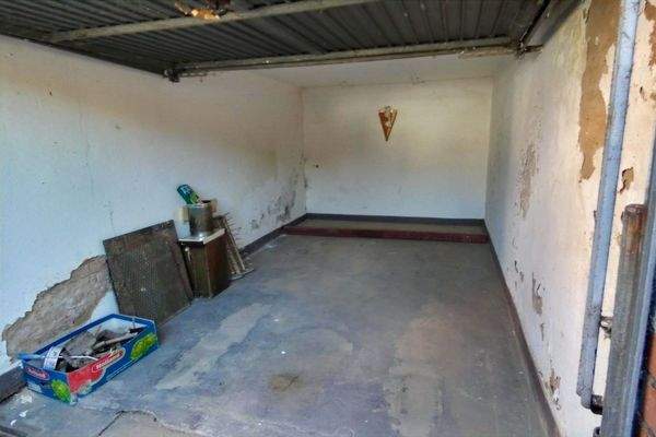 Garage im Nebengebäude