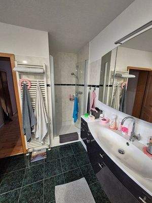 Dusche im Bad Obergeschoss