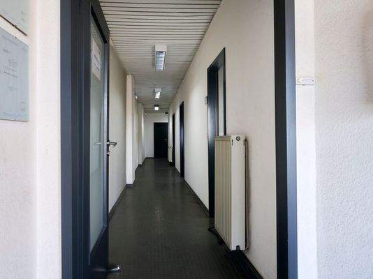 023_Verwaltung Flur.jpg