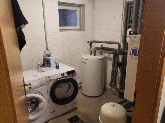 Warmwasserspeicher + WM/Trockner im Kellerraum2