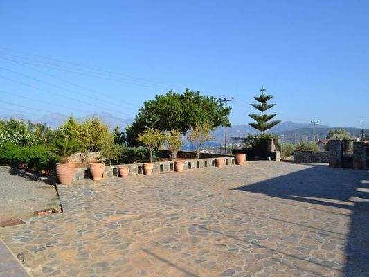 Kreta, Agios Nikolaos: Exklusive Immobilie zu verkaufen. Luxuriöse Villa mit fünf Schlafzimmern