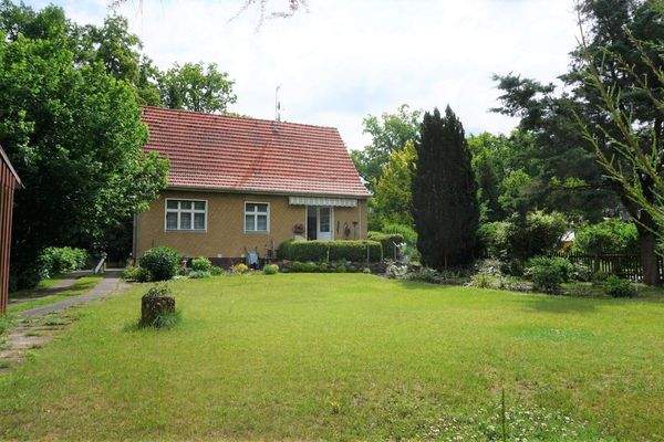 Rückansicht mit Garten