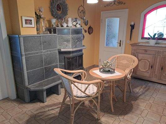 Diele mit Specksteinofen