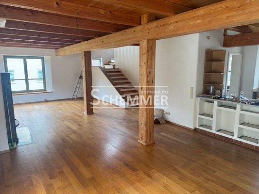 Teil-Wohnzimmer mit Küche