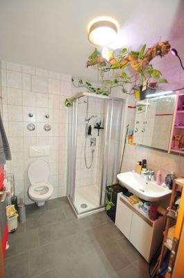 Bad mit Dusche Innenliegend