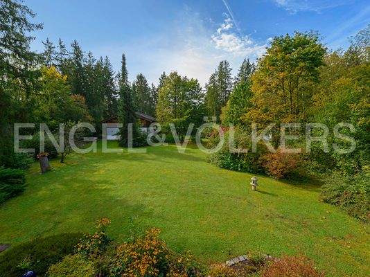 Grundstück hinten & vorne mit Altbestand