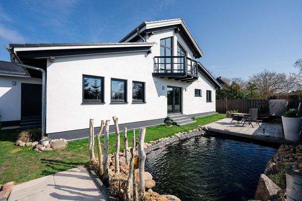 Rückansicht + Balkon