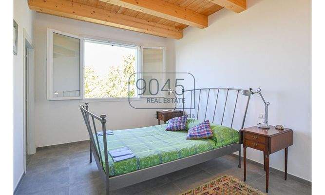 Zeitgemäße Landvilla in nachhaltiger Holzbauweise mit Panoramablick bei Potenza Picena