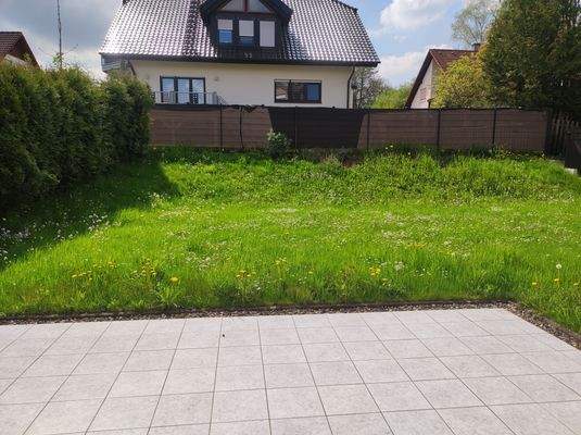 Terrasse und Wiese.jpg