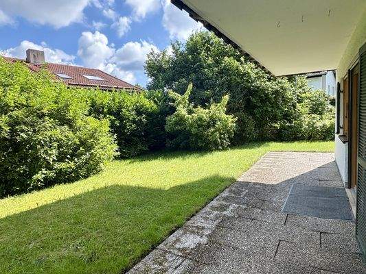 Nordterrasse mit Garten