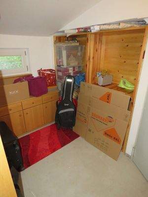 Zwischenraum an der Garage 