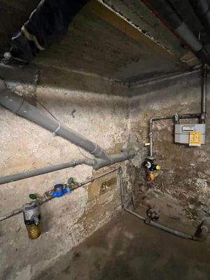 Gas- und Wasseranschluß im Kellergeschoß