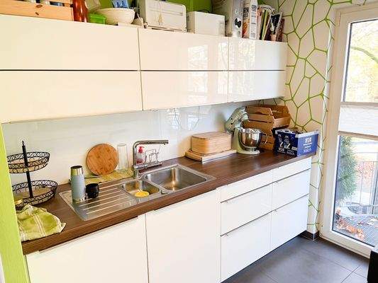 Blick in die lichtdurchflutete Küche...!!