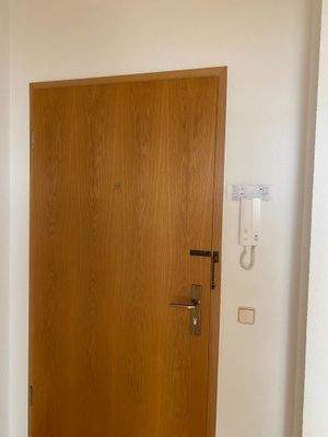 Eingangstür mit Sprechanlage