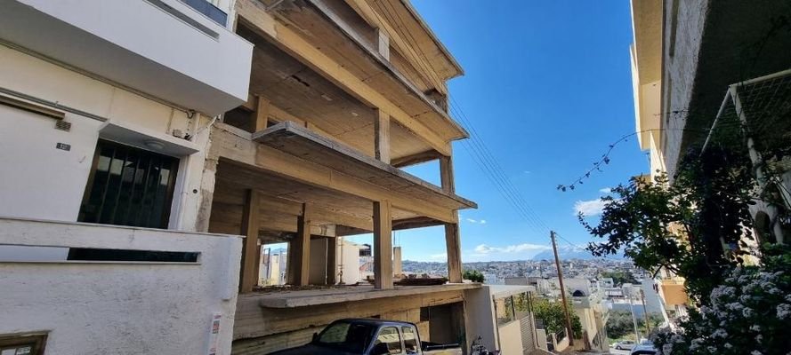 Kreta, Heraklion: Rohbau auf 4 Ebenen in Agios Ioannis zu verkaufen