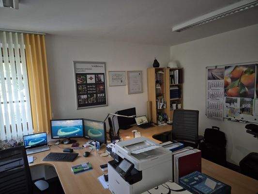 Büro EG