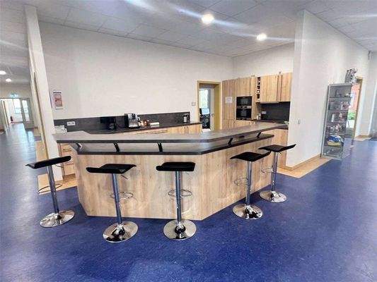 Küche mit Esstresen